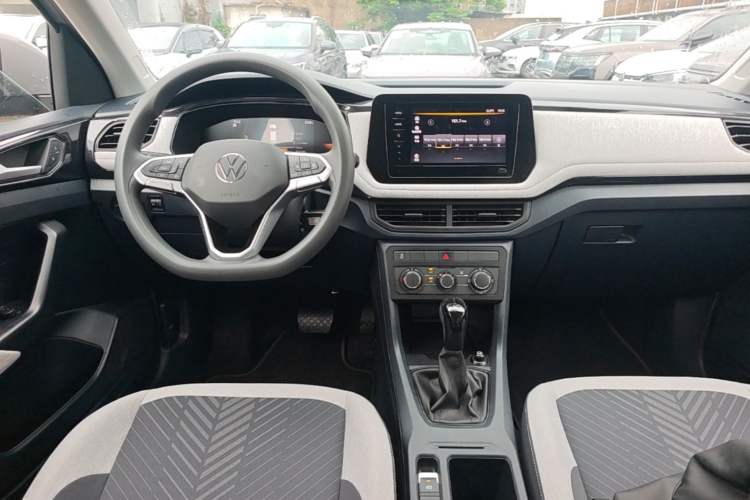 Used Volkswagen Tharu 2025 New Sharp 1.5L Sharp Edition Center Console