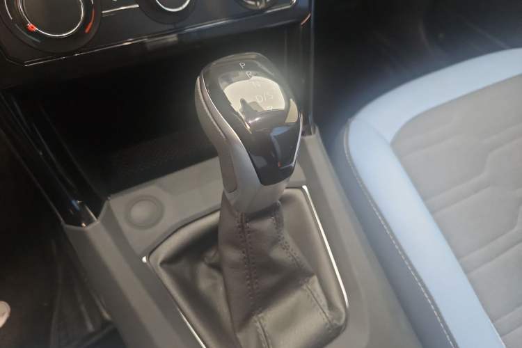 Used Volkswagen Tharu 2025 New Sharp 300TSI Ambitious Edition Gear Lever