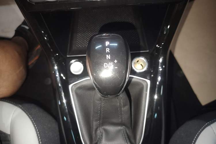 Used Volkswagen Tharu 2025 New Sharp 300TSI Ambitious Edition Gear Lever