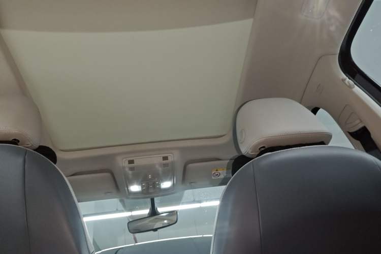Used Volkswagen Tharu 2025 300TSI Two-Wheel-Drive Moonlight Edition Headliner