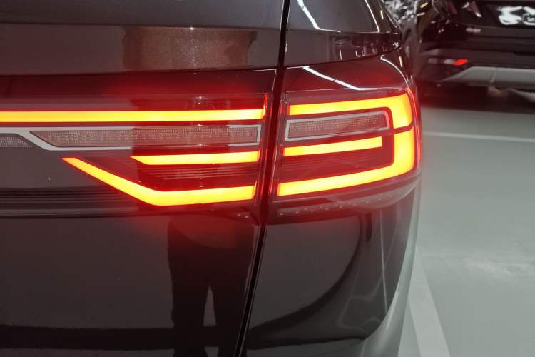 Used Volkswagen Tharu 2025 300TSI Two-Wheel-Drive Moonlight Edition Right Rear Taillight