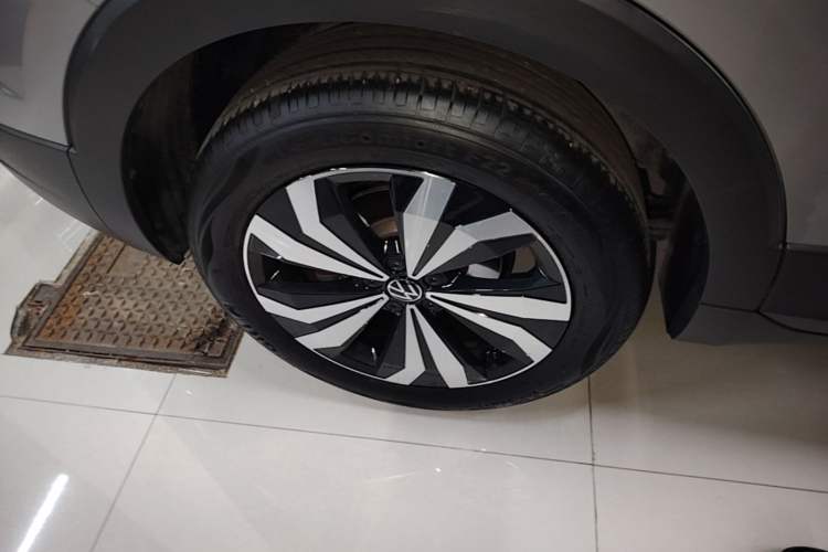 Used Volkswagen Tharu 2025 New Sharp 300TSI Ambitious Edition Right Rear Wheel Hub