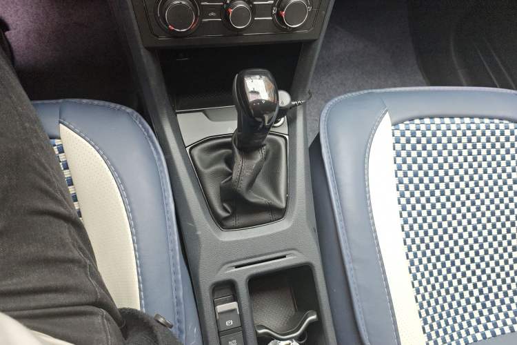 Used Volkswagen Tharu 2025 New Sharp 1.5L Sharp Edition Gear Lever