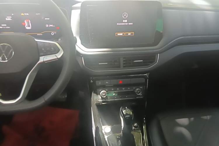 Used Volkswagen Tharu 2025 NewRui 300TSI Prestige Edition Audio And AC Panel
