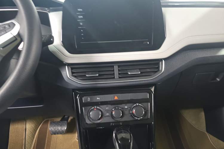 Used Volkswagen Tharu 2025 New Sharp 1.5L Ambitious Edition Audio And AC Panel