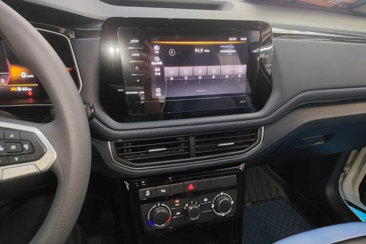 Used Volkswagen Tharu 2025 New Sharp 1.5L Ambitious Edition Audio And AC Panel