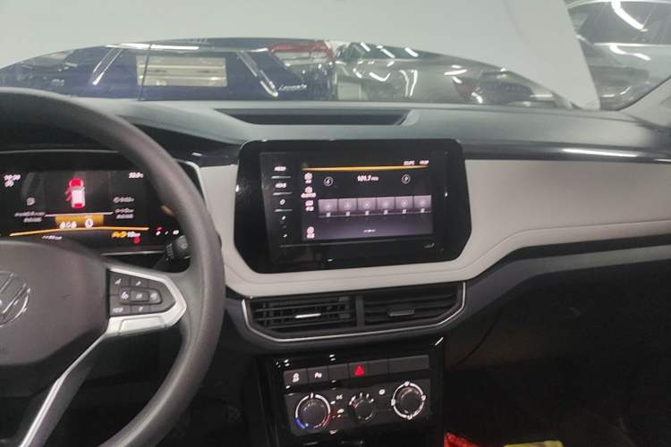 Used Volkswagen Tharu 2025 New Sharp 300TSI Ambitious Edition Audio And AC Panel