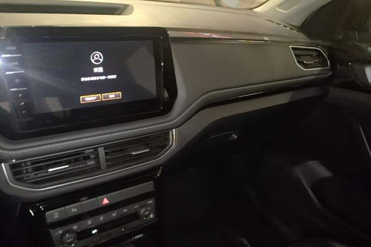 Used Volkswagen Tharu 2025 NewRui 300TSI Prestige Edition Audio And AC Panel
