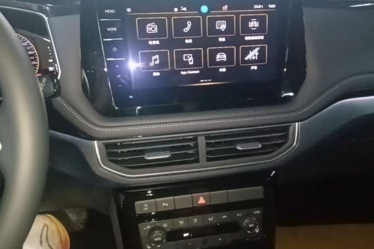 Used Volkswagen Tharu 2025 NewRui 300TSI Prestige Edition Audio And AC Panel