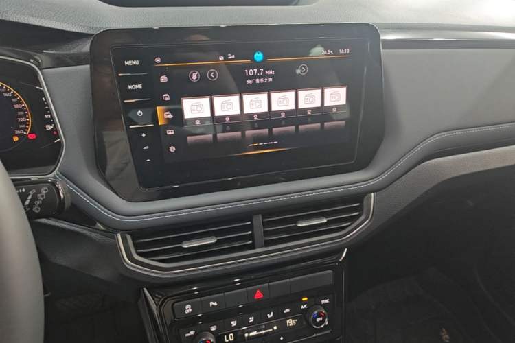 Used Volkswagen Tharu 2025 NewRui 300TSI Prestige Edition Audio And AC Panel