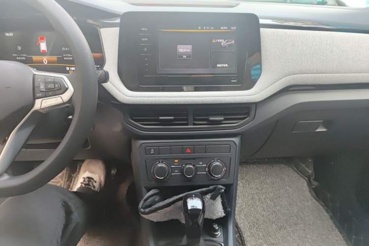Used Volkswagen Tharu 2025 New Sharp 1.5L Sharp Edition Audio And AC Panel