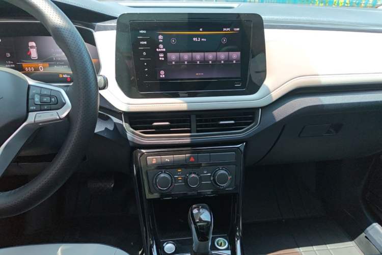 Used Volkswagen Tharu 2025 New Sharp 1.5L Ambitious Edition Audio And AC Panel