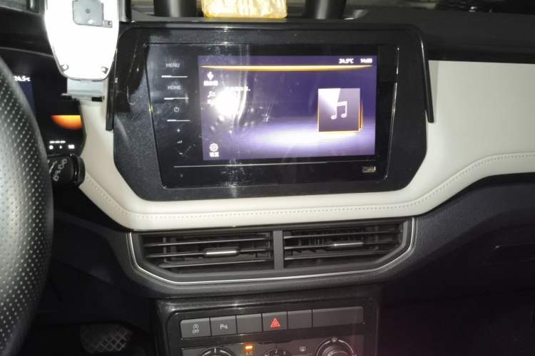 Used Volkswagen Tharu 2025 New Sharp 1.5L Ambitious Edition Audio And AC Panel