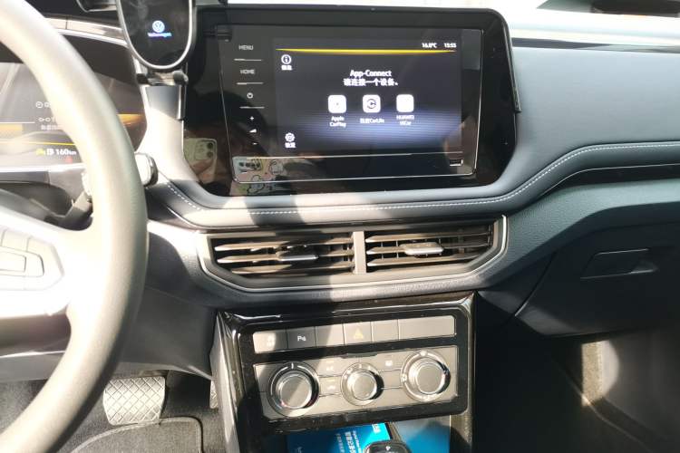 Used Volkswagen Tharu 2025 New Sharp 1.5L Ambitious Edition Audio And AC Panel