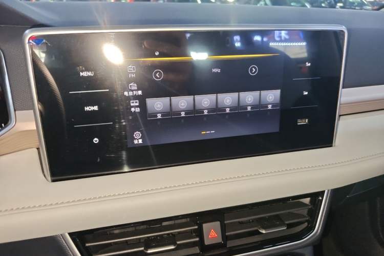 Used Volkswagen Tharu 2025 300TSI Two-Wheel-Drive Moonlight Edition Audio And AC Panel