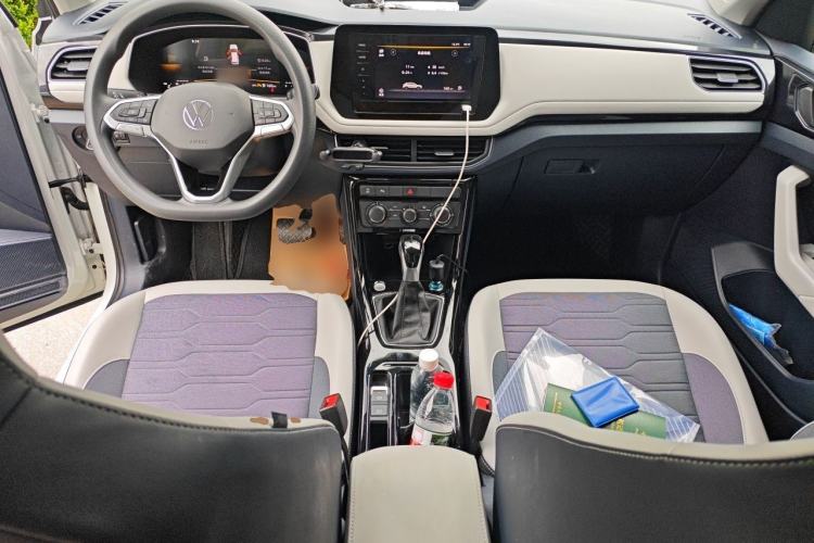 Used Volkswagen Tharu 2025 New Sharp 1.5L Ambitious Edition Center Console