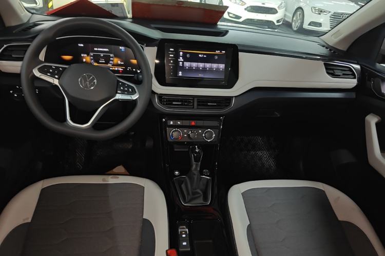 Used Volkswagen Tharu 2025 New Sharp 1.5L Ambitious Edition Center Console