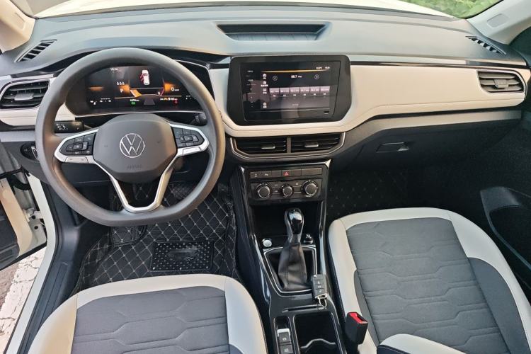 Used Volkswagen Tharu 2025 New Sharp 1.5L Ambitious Edition Center Console