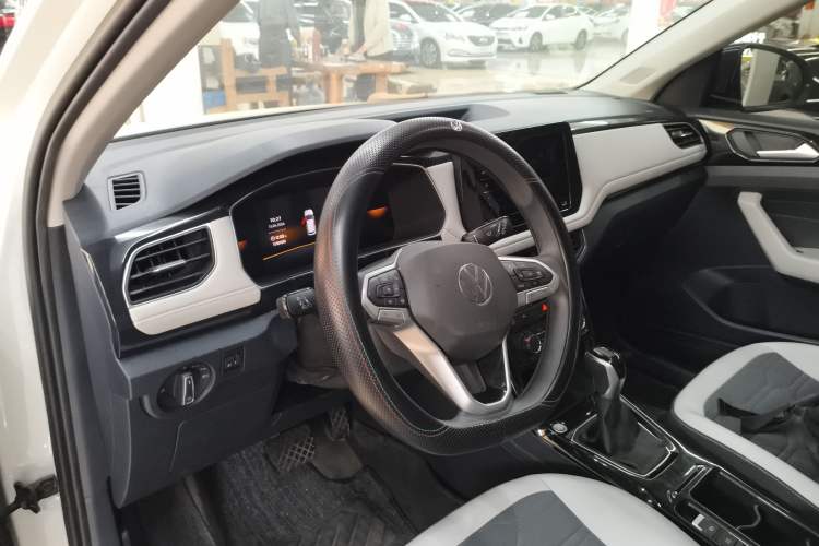 Used Volkswagen Tharu 2025 New Sharp 1.5L Ambitious Edition Center Console