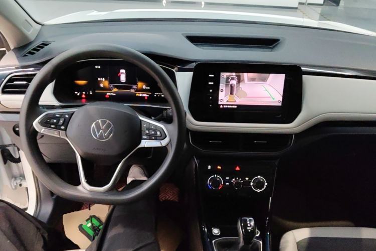 Used Volkswagen Tharu 2025 New Sharp 1.5L Ambitious Edition Center Console
