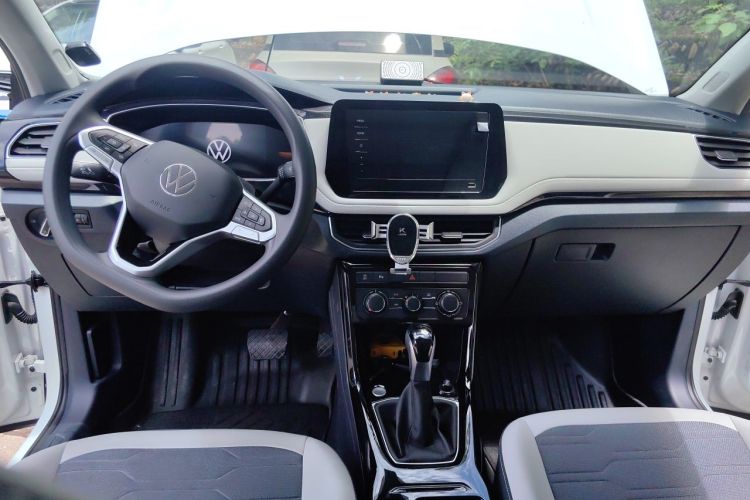 Used Volkswagen Tharu 2025 New Sharp 1.5L Ambitious Edition Center Console