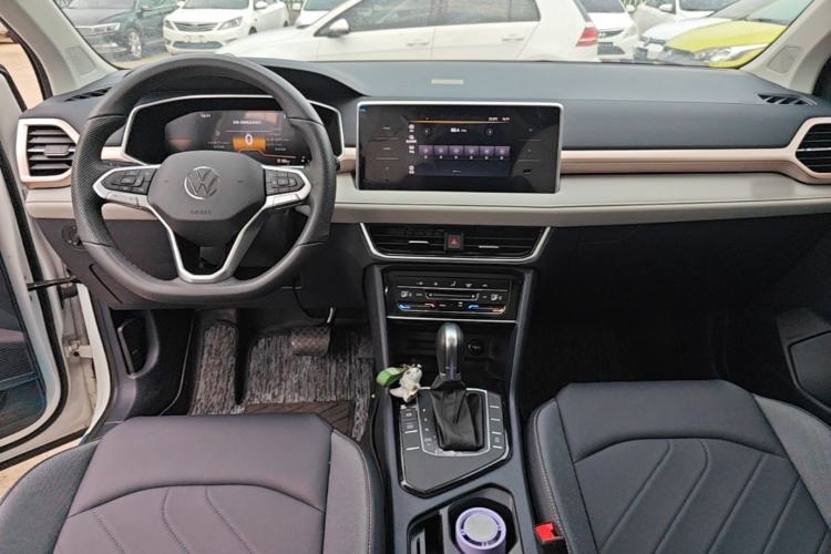 Used Volkswagen Tharu 2025 300TSI Two-Wheel-Drive Moonlight Edition Center Console