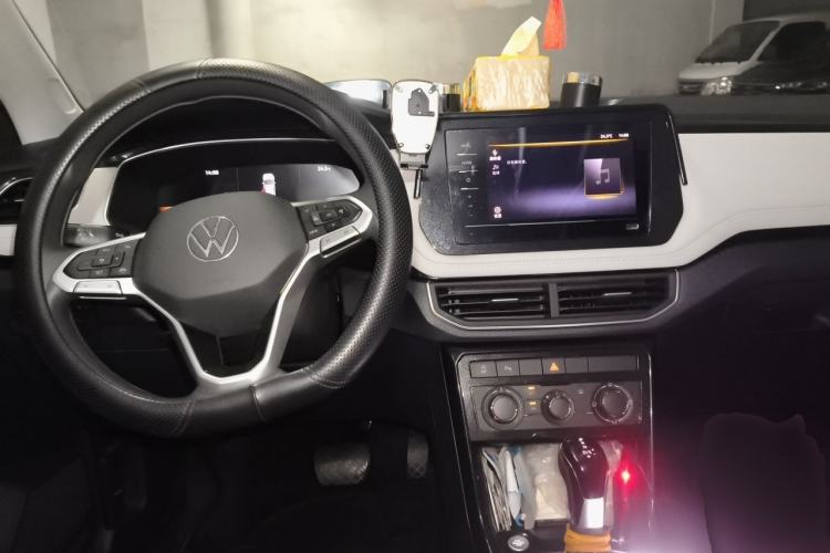 Used Volkswagen Tharu 2025 New Sharp 1.5L Ambitious Edition Center Console