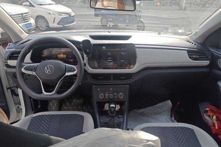 Used Volkswagen Tharu 2025 New Sharp 1.5L Sharp Edition Center Console