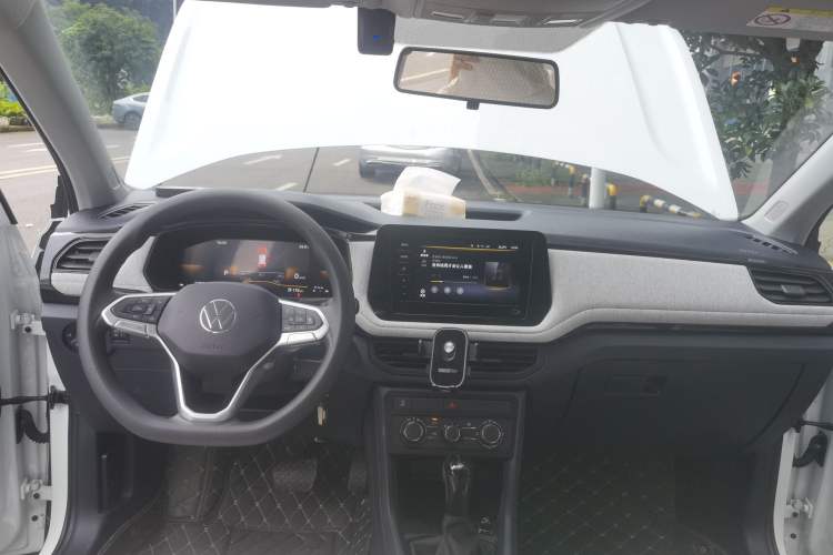 Used Volkswagen Tharu 2025 New Sharp 1.5L Sharp Edition Center Console