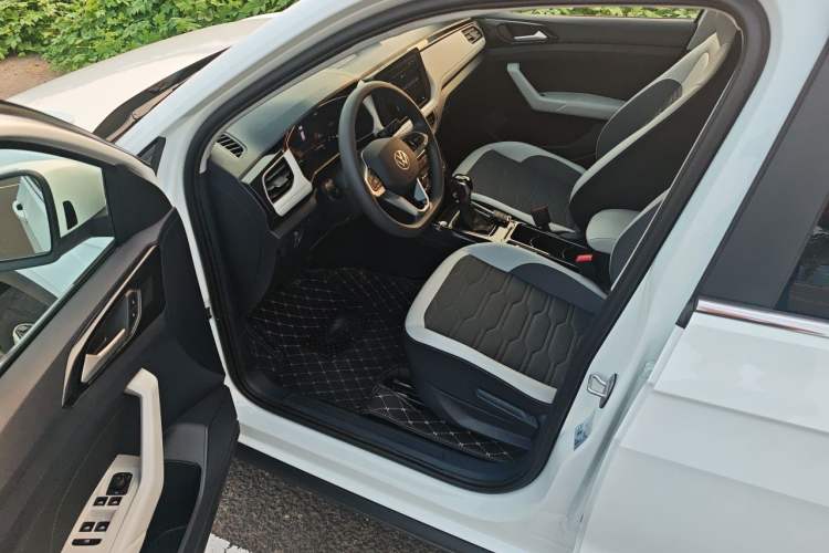Used Volkswagen Tharu 2025 New Sharp 1.5L Ambitious Edition Driver Seat