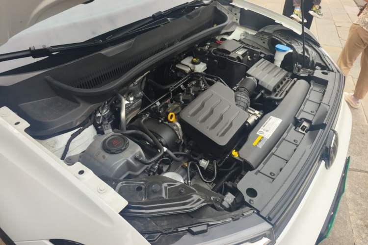 Used Volkswagen Tharu 2025 New Sharp 1.5L Ambitious Edition Engine Bay Right