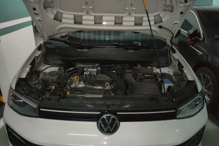 Used Volkswagen Tharu 2025 NewRui 300TSI Prestige Edition Engine Bay