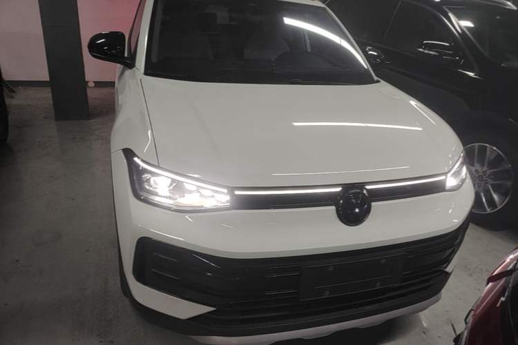 Used Volkswagen Tharu 2025 New Sharp 300TSI Ambitious Edition Front