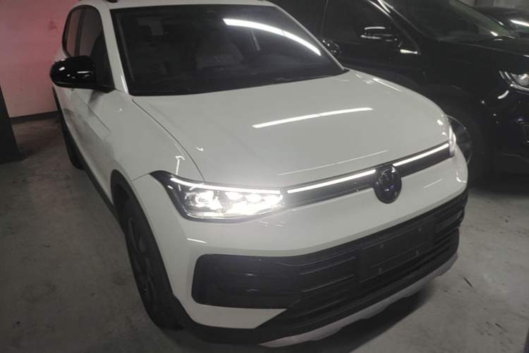 Used Volkswagen Tharu 2025 New Sharp 300TSI Ambitious Edition Front Right 45 Deg