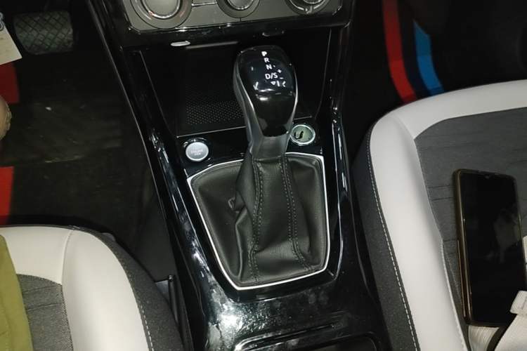 Used Volkswagen Tharu 2025 New Sharp 1.5L Ambitious Edition Gear Lever