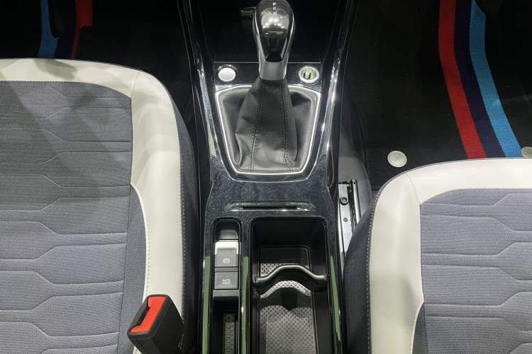 Used Volkswagen Tharu 2025 New Sharp 1.5L Ambitious Edition Gear Lever