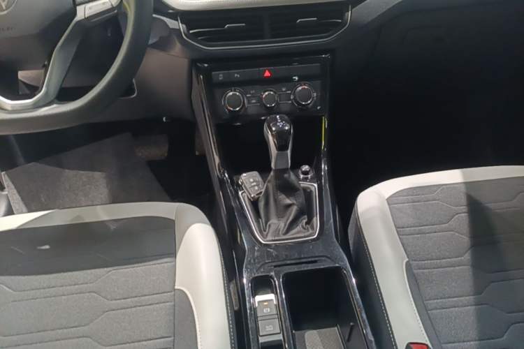 Used Volkswagen Tharu 2025 New Sharp 300TSI Ambitious Edition Gear Lever