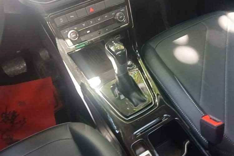 Used Volkswagen Tharu 2025 NewRui 300TSI Prestige Edition Gear Lever
