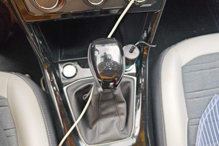Used Volkswagen Tharu 2025 New Sharp 1.5L Ambitious Edition Gear Lever
