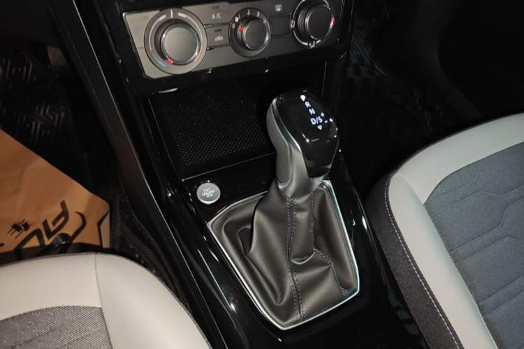 Used Volkswagen Tharu 2025 New Sharp 1.5L Ambitious Edition Gear Lever