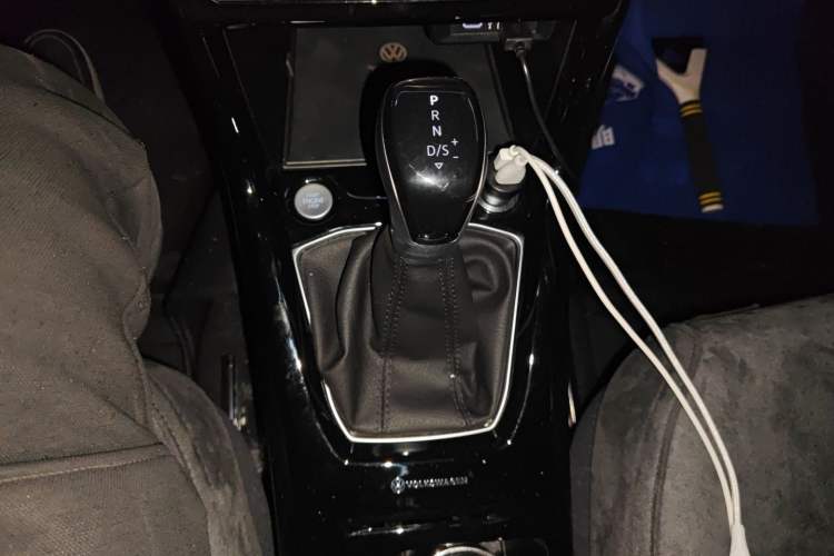 Used Volkswagen Tharu 2025 NewRui 300TSI Prestige Edition Gear Lever
