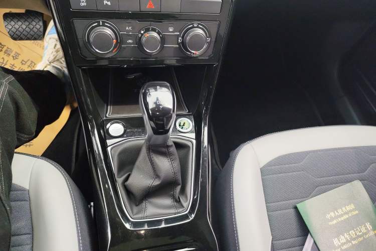 Used Volkswagen Tharu 2025 New Sharp 300TSI Ambitious Edition Gear Lever