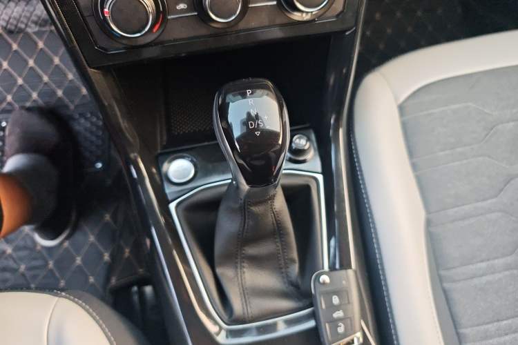 Used Volkswagen Tharu 2025 New Sharp 1.5L Ambitious Edition Gear Lever