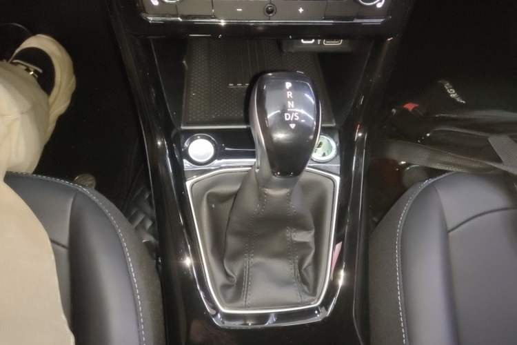 Used Volkswagen Tharu 2025 NewRui 300TSI Prestige Edition Gear Lever
