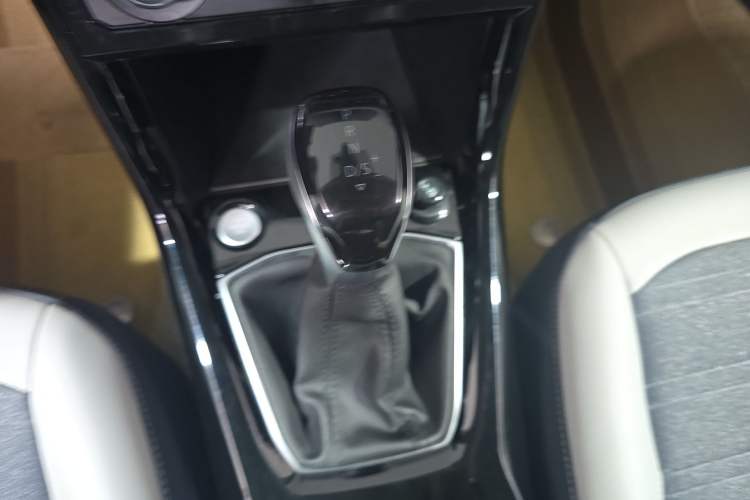 Used Volkswagen Tharu 2025 New Sharp 1.5L Ambitious Edition Gear Lever