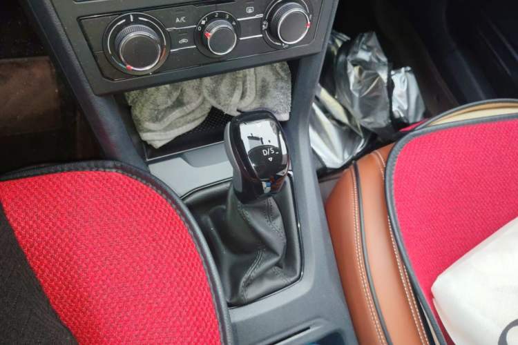 Used Volkswagen Tharu 2025 New Sharp 1.5L Sharp Edition Gear Lever