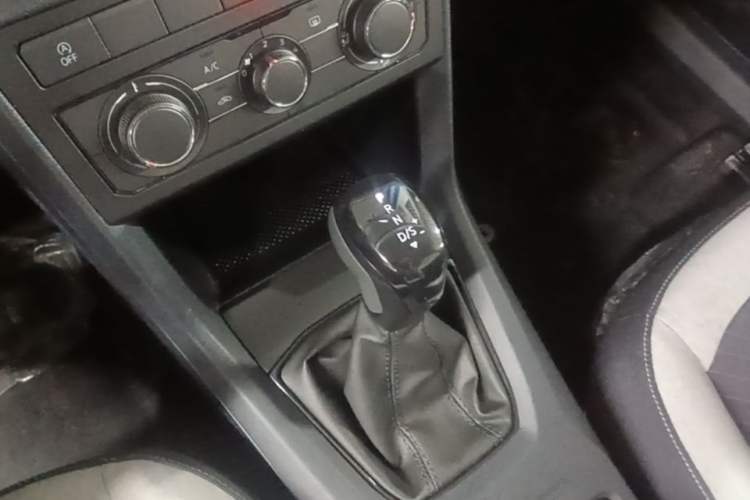 Used Volkswagen Tharu 2025 New Sharp 1.5L Sharp Edition Gear Lever