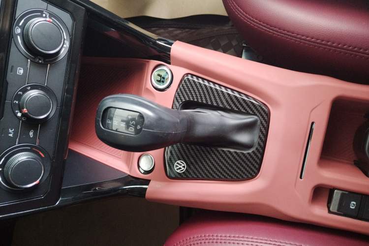 Used Volkswagen Tharu 2025 New Sharp 300TSI Ambitious Edition Gear Lever