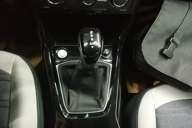 Used Volkswagen Tharu 2025 New Sharp 1.5L Ambitious Edition Gear Lever