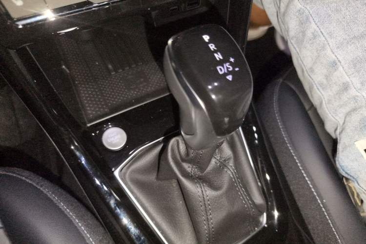 Used Volkswagen Tharu 2025 NewRui 300TSI Prestige Edition Gear Lever